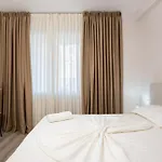 Huqi Luxury 3 *